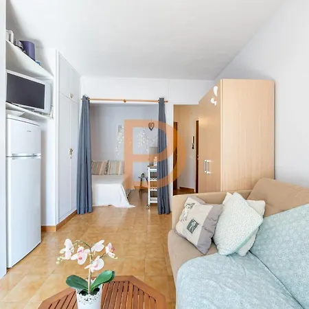 Comfortable Studio For 2 With Terrace Near Apartman *